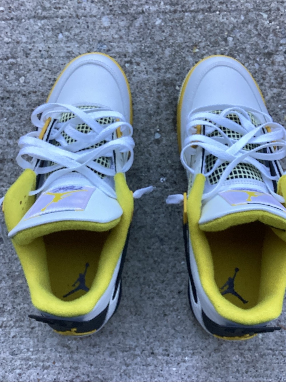 Air Jordan 4 WMNS "Vivid Sulfur" - Picture 3 of 5